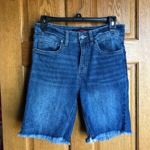 Dollhouse Bermuda frayed shorts 5